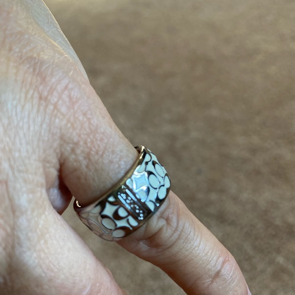 COACH ring size: 6 - Picture 3 of 3